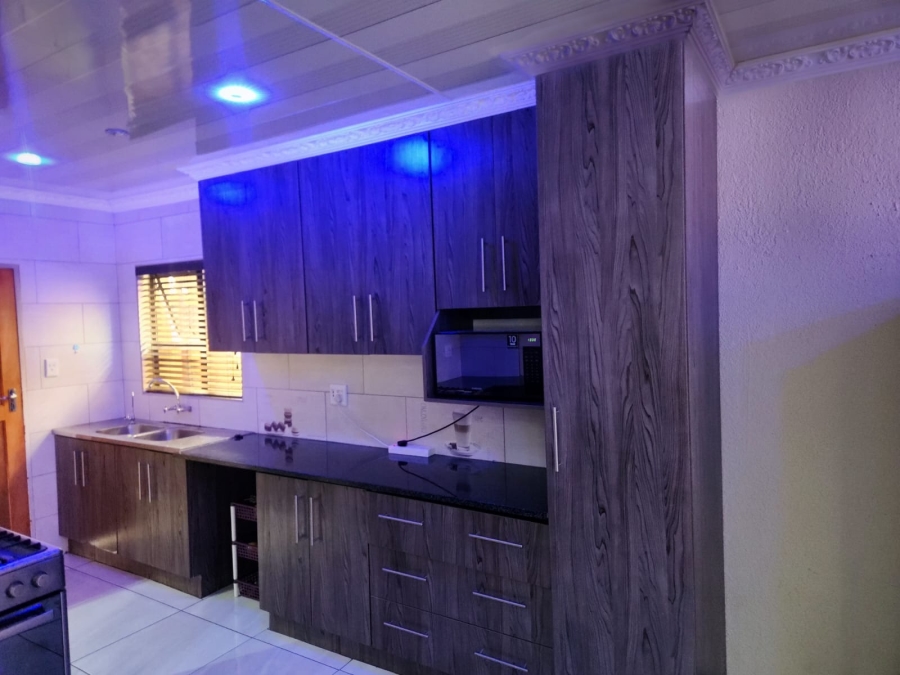 3 Bedroom Property for Sale in Geelhoutpark North West